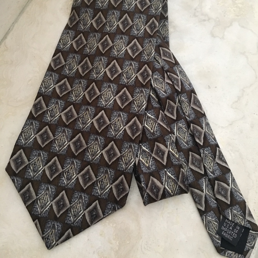 SOLD! Finely crafted Louis Roth ALL SILK TIE 
USA MADE